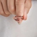 Roségoldener Spinner-Ring mit vier beweglichen Perlen gegen Angst und für Stressabbau - Überkreuzter Linienperlen-Stil
