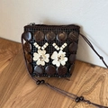 Bohemian crossbody tas van kokosnoot met bloemendetails en bruine geweven riem - Ketting-Donkerkoffie-Wit