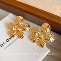 Golden flower earrings with hammered texture and 925 silver needle in elegant style - A2478 Gold Hammered 5-Petal Flower
