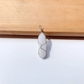 Handgemaakte zilveren draadgewikkelde zeshoekige melkwitte kristallen hanger accessoire - Bergkristal