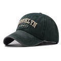 Dettaglio del cappellino in cotone lavato verde scuro con ricamo Brooklyn vintage - Regolabile / Verde Scuro Brooklyn