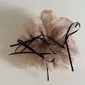 Chouchou en organza doré champagne orné de petits nœuds noirs élégants - 54# Or Champagne Organza Nœud Noir (HH3984)