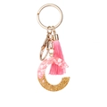 Llavero letra C de resina rosa con escamas doradas y una borla rosa a juego elegante - Pan de Oro Rosa C