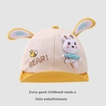 Dettaglio cappellino neonato con orecchie da coniglio e ricamo a forma di orso - Neonato 0-3 anni 45-48CM / Giallo