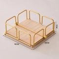 Quadratischer Serviettenhalter aus hellem Holz und goldenem Metallgestell 18x18cm - Quadratisch 4-Seitig Versiegelt / Gold