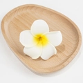 Fermaglio per capelli con fiore di frangipane bianco e giallo per vacanze estive - Medio (circa 8 cm)