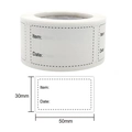 Makro-Detail von Einmachglas-Etiketten 30mm x 50mm mit Feldern für Artikel und Datum - UD-4 Weiß Schwarz Text Stil / 250 Stück/Rolle
