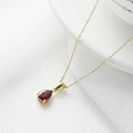 Collar de oro minimalista con colgante de piedra roja en forma de gota de agua - Oro + Circonita Rojo Granate