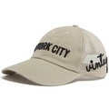 Trucker-Cap in Khaki mit New York City Stickerei und cremefarbenem Mesh-Netzgewebe - Verstellbar / Gebrochenes Weiß
