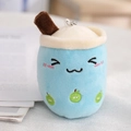 Portachiavi peluche tè al latte azzurro con ricamo di mela e morbida consistenza velluto - Tè al latte alla mela verde / Celeste