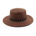 Chapeau canotier classique en paille marron avec ruban en cuir noir à rivets - M (56-58cm) / Café