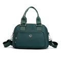 Bolso de nailon verde oscuro con correa ajustable y detalles de metal plateado - Verde