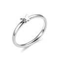 Dettaglio macro di un anello a farfalla in argento lucido con ali traforate - US 5 / Argento