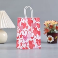 Bruine kraftpapier cadeautas met rode hartjes en witte handvatten voor Valentijnsdag - 21*15*8cm / 247-2 Dichte rode harten