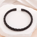 Elegante bracciale rigido in acciaio inossidabile intrecciato nero su pietra bianca - Nero