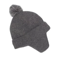 Detail der grauen Kinder-Strickmütze mit glänzendem Metallic-Faden und weichem Pompon - 2-6 Jahre / Grau