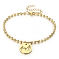 Bracciale a sfere dorate con ciondolo silhouette famiglia e chiusura a moschettone su bianco - Bracciale (KB167234-Z) / Oro