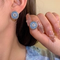Blaue Vintage-Ohrringe mit Perlenblumen-Inlay und silbernem Metallrand für Damen - Silberstift-Silber-Blau (Vintage Runder Perlenblumenstil)