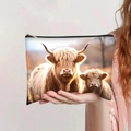 Detail of Highland cow print on canvas makeup bag with premium zipper closure - Highland Cow Mother & Baby (jiayingpbb098)