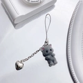 Dettaglio di un portachiavi y2k con gattino grigio floccato e ciondolo a cuore argento - Grigio