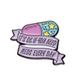 Emaille-Kapsel-Brosche mit Sternen und 'IT'S OK IF YOU NEED MEDS EVERY DAY' Text - It's OK Need Meds Every Day Kapsel-Stil (XZ8606)