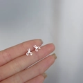 Minimalist 925 silver scissor shaped stud earrings with a polished metallic finish - Scissors / Silver