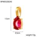 Detailansicht ovaler roter Edelsteinanhänger mit 18K Vergoldung und 1,3 cm x 0,5 cm Maßen - Gold/Roter Zirkonia