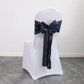 Fodera elastica bianca per sedia con fiocco in raso blu scuro per eleganti banchetti di nozze - Taglia-cuci 17cm*275cm/35g / Blu scuro