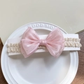 Bandeau à nœud rose à pois avec dentelle beige pour nouveau-né sur une assiette blanche - Bandeau Beige-Nœud Rose