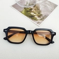 Gafas de sol cuadradas negras con lentes degradadas naranjas y remaches de plata - Naranja Negro