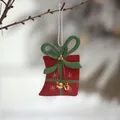 Ciondolo natalizio a forma di sacco regalo rosso con fiocco verde e campanelli - Stile Sacchetto Regalo Rosso (211353A)