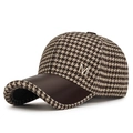 Cappello da baseball in lana pied-de-poule con visiera in pelle marrone e lettera M - Regolabile / caffè