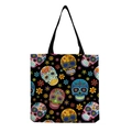 Tragetasche aus Canvas mit buntem Zuckerschädel- und Blumenmuster auf Schwarz - Buntes Zucker-Totenkopf- und Blumenmuster (hm6632)