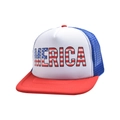 Détail de la casquette trucker drapeau US avec lettrage MERICA sur le devant blanc - Style MERICA (Style 2)