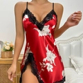 Sexy rotes Satin-Nachthemd mit Blumenmuster, schwarzer Spitze und hohem Beinschlitz - S / Rote Blume