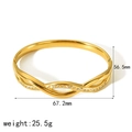 Detalle de pulsera de acero bañada en oro de 18k con diámetro interior de 67,2 mm - Estilo de Diamantes de Imitación de Onda Cruzada (TB7102)