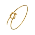 Vue détaillée du bracelet noué en or avec un design unique inspiré d'un clou industriel - Style Clou à Nœud Minimaliste