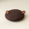 Süße dunkelbraune Wollbaske mit 3D-Bärenohren im minimalistischen japanischen Stil - M (56-58cm) / Dunkelbraun/Bärenohren