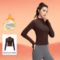 Giacca da yoga in pile color caffè distillato con asole per i pollici e vestibilità slim - Taglia S / Top / Caffè distillato