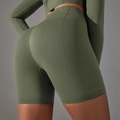 Dettaglio della trama a nido d'ape senza cuciture e del design push-up degli shorts - S / Verde Militare