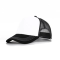Dettaglio del cappello trucker a contrasto con cuciture multiple sulla visiera - Taglia unica / Nero e Bianco