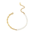 Pulsera asimétrica con eslabones de café dorados y perlas blancas finas - Pulsera de Empalme de Perlas Asimétrica