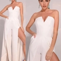 Weißer trägerloser Jumpsuit mit weitem Bein, hohem Schlitz und tailliertem Schnitt - S / Weiß