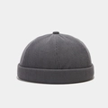 Detalle de gorro docker de pana gris oscuro mostrando textura de canalé y borde enrollado - Ajustable / Gris