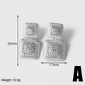 Vista detallada de los aretes cuadrados de circonia con altura de 30mm y peso de 10g - Estilo A Cuadrado - Plata