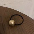 Minimalist black elastic hair tie with a brushed golden metal sphere charm for women - Gold