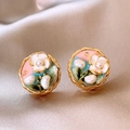 Floral stud earrings with white petals and freshwater pearl in vintage gold finish - 10# Silver Post - Round Flower (Freshwater Pearl)