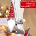 Embrasse de rideau gnome de Noël avec bonnet tricoté rouge et barbe en peluche, 37cm - Gnome à Rayures Rouges