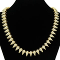 Collana cubana d'oro con maglie geometriche tempestate di diamanti su busto nero - Collana / Oro