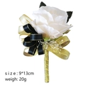 Fiore all'occhiello sposo con rosa bianca e nastri nero-oro, misura 9x13cm - Boutonniere Champagne